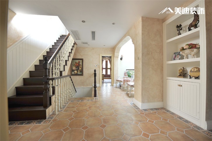 長沙托斯卡納別墅裝修案例-樓梯
