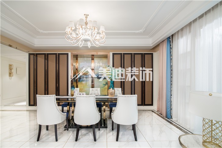 保利國(guó)際新奢古典風(fēng)裝修案例圖—餐廳