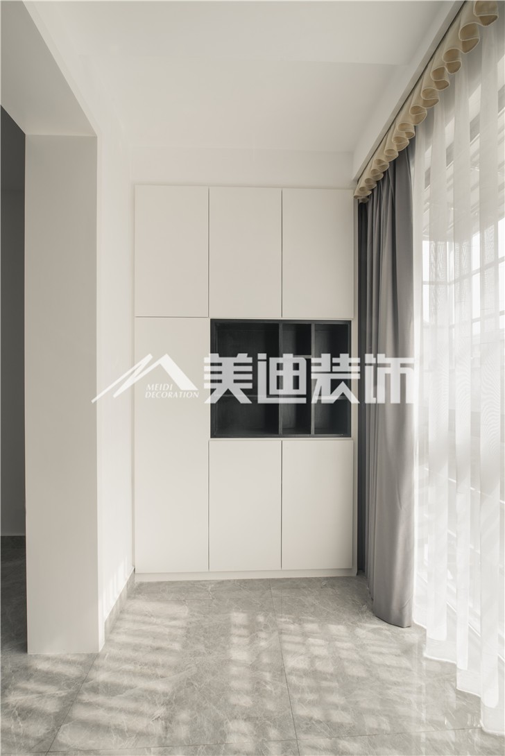 北辰三角洲現(xiàn)代簡約風(fēng)裝修案例圖—陽臺(tái)