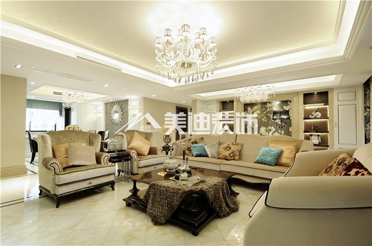 融科東南海新奢古典風(fēng)裝修案例圖—客廳