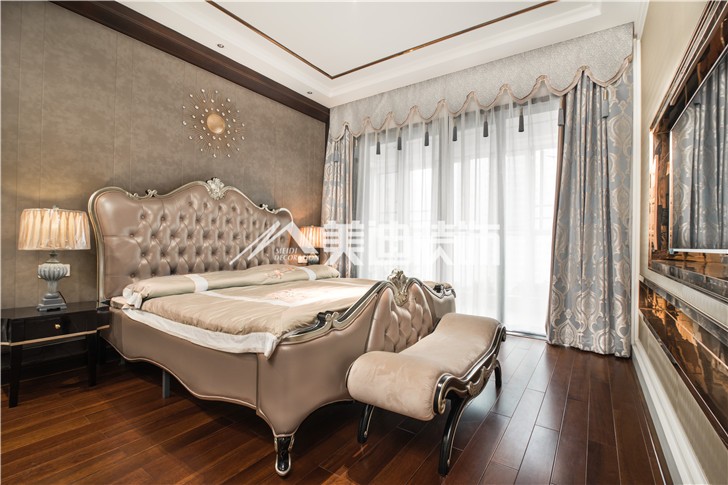 保利國(guó)際新奢古典風(fēng)裝修案例圖—臥室