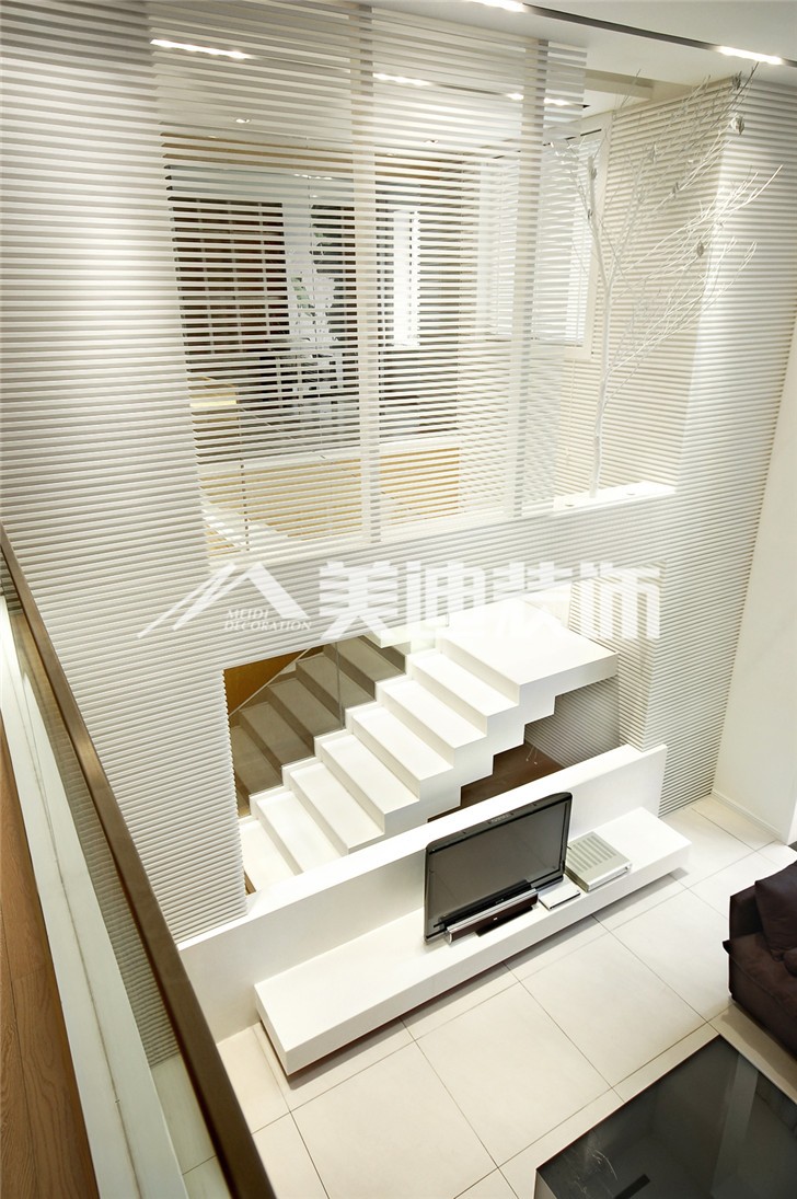 融科東南?，F(xiàn)代簡約風(fēng)裝修案例圖—客廳