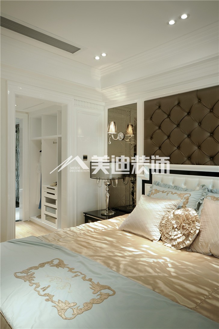 萬科里梅溪郡新奢古典裝修案例圖—臥室