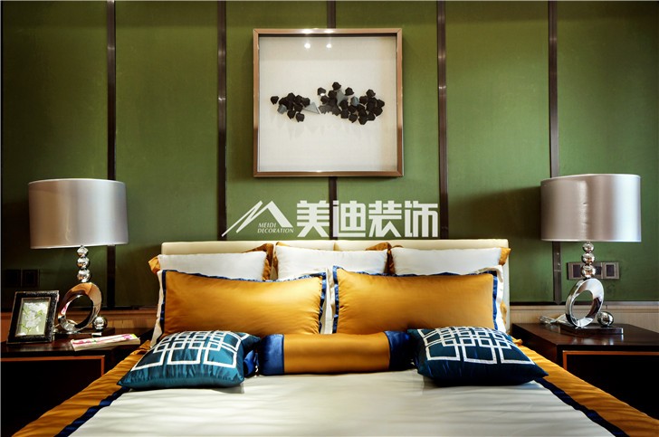 蘭亭灣畔125平港式風(fēng)裝修案例圖—臥室