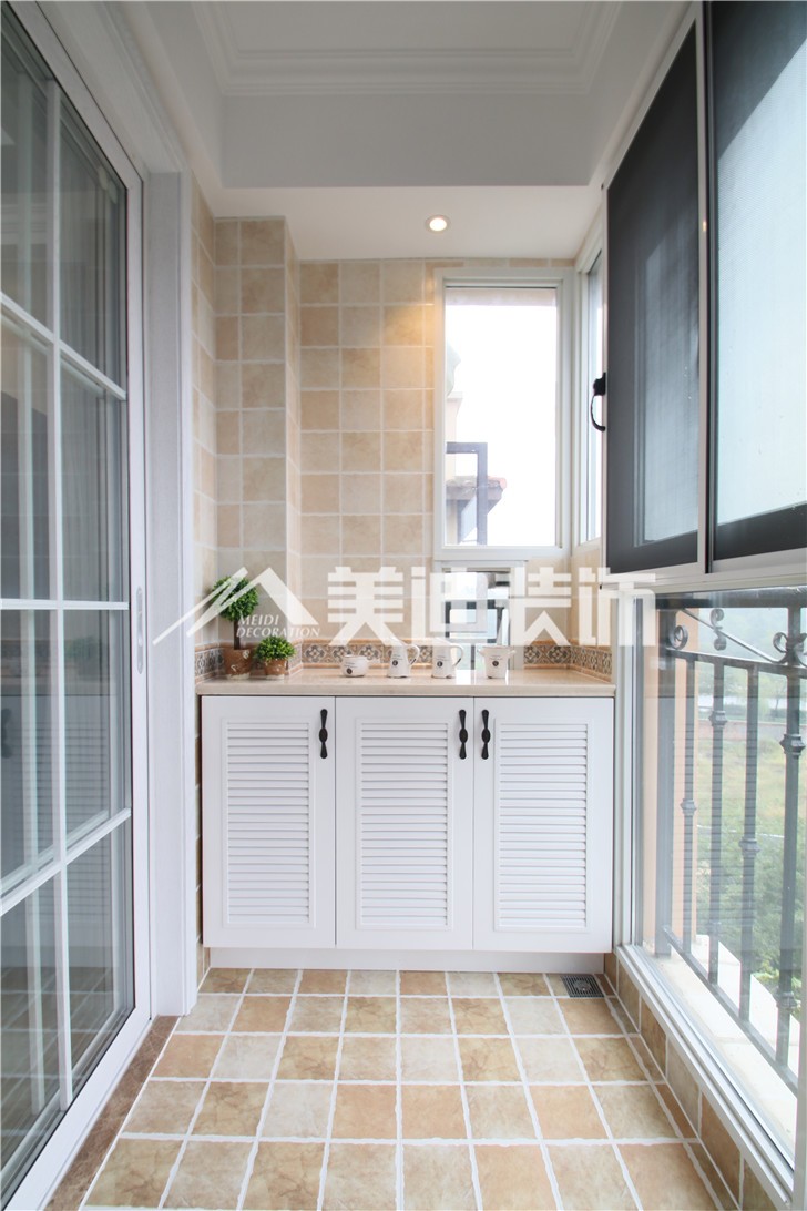 香樟公館美式風(fēng)裝修案例圖—陽臺(tái)