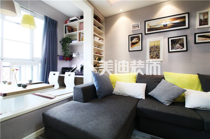 蘭亭玥島現(xiàn)代簡(jiǎn)約風(fēng)裝修案例圖—客廳