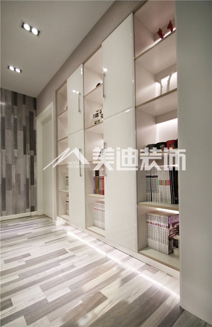 蘭亭玥島現(xiàn)代簡(jiǎn)約風(fēng)裝修案例圖—過道