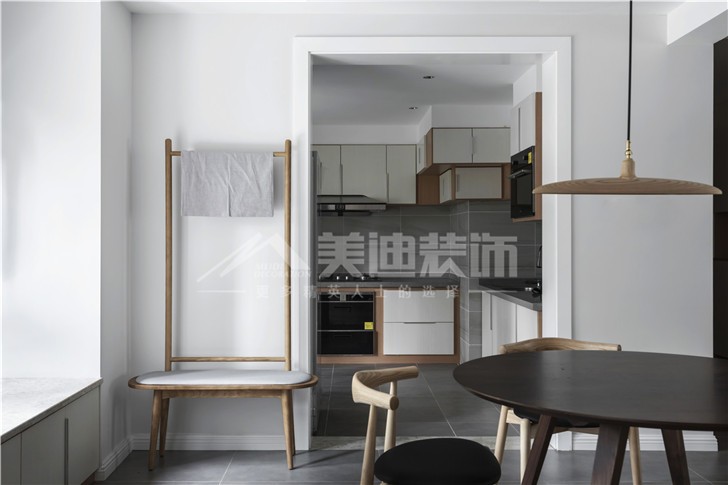 國泰九龍灣140平現(xiàn)代風(fēng)裝修案例圖—客廳