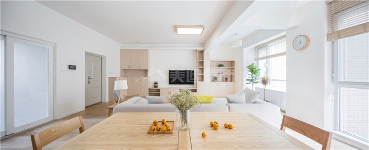 天麓尚層130平簡(jiǎn)歐裝修案例圖—客廳