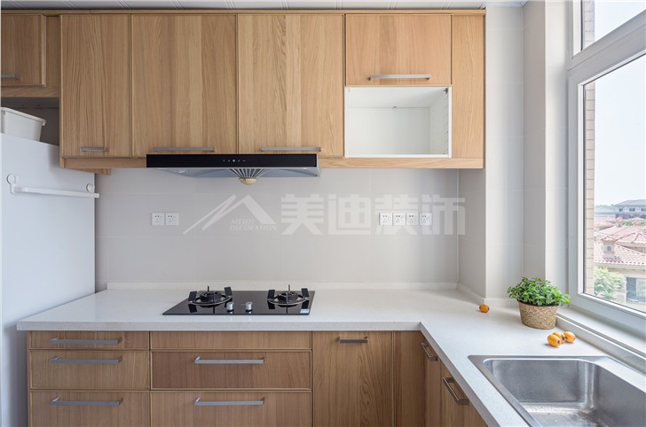 天麓尚層130平簡(jiǎn)歐裝修案例圖—廚房