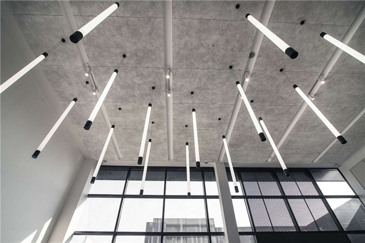 星沙領(lǐng)克4S店2000平工裝現(xiàn)代風(fēng)裝修案例圖—展廳