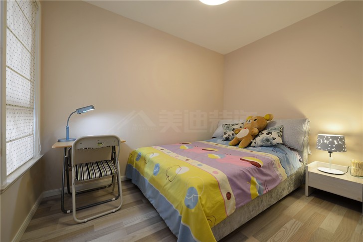 塞納公館110平現(xiàn)代裝修案例圖--臥室