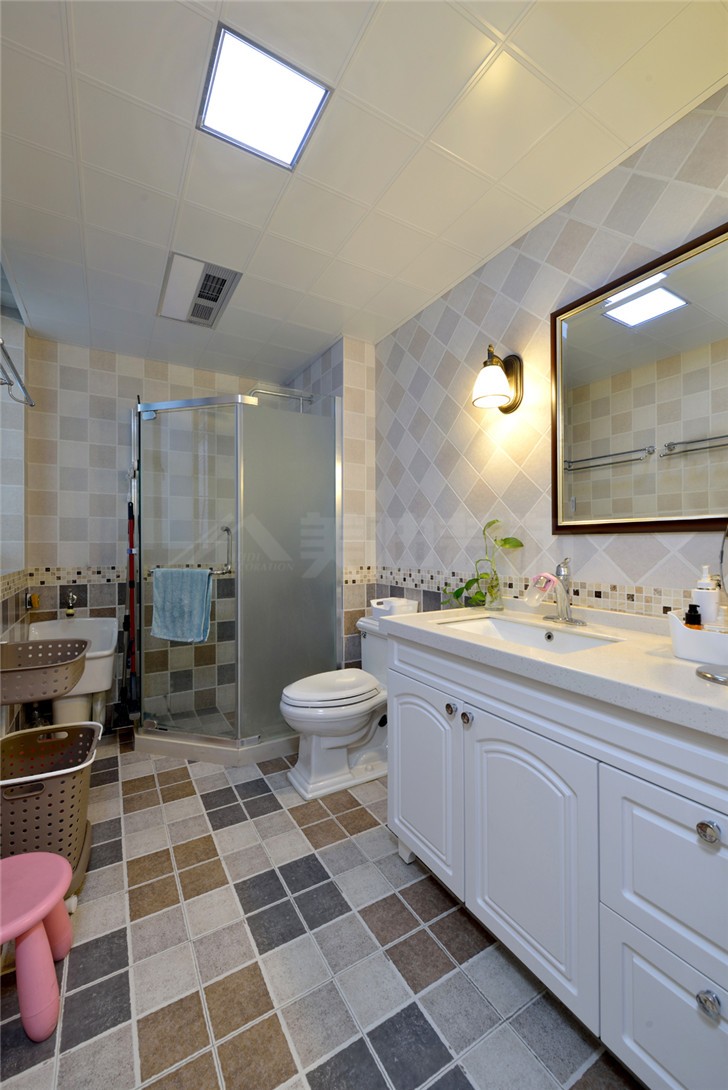 中房瑞致國(guó)際110平美式風(fēng)裝修案例圖—衛(wèi)生間