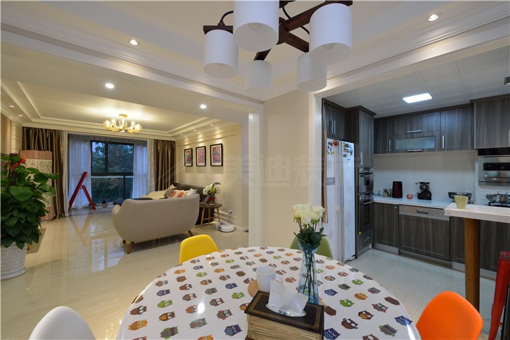 堤亞納灣133平美式風(fēng)裝修案例圖—客廳