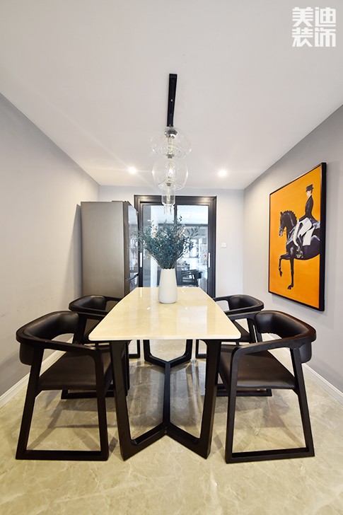 乾源國際115㎡現(xiàn)代簡約裝修案例圖--餐廳