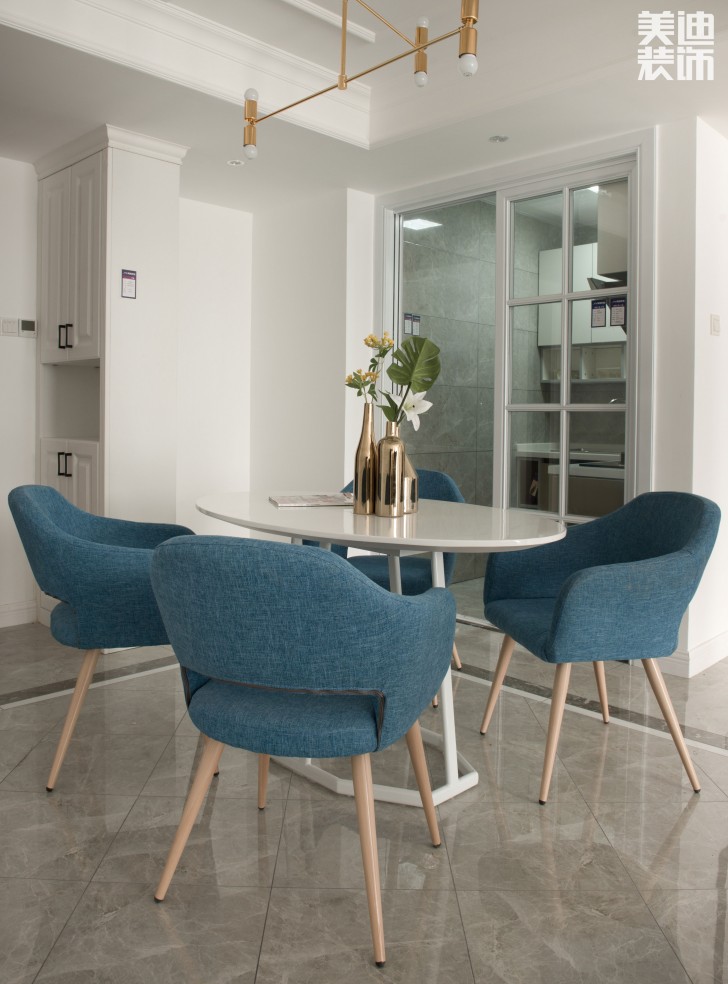 雙灣國(guó)際120平米新奢古典案例裝修實(shí)拍圖-餐廳