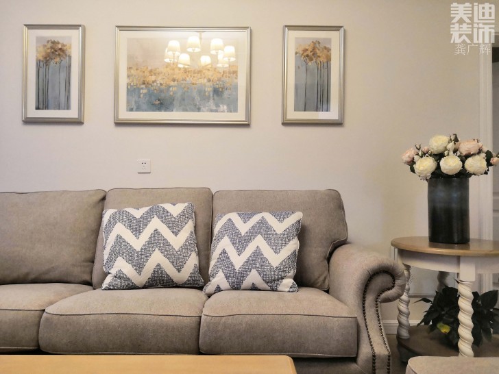 方小區(qū)128小美風(fēng)格裝修案例實(shí)拍圖--客餐廳