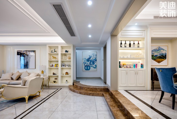 中隆國際御璽220平米美式輕奢風(fēng)裝修案例實(shí)拍圖-過道