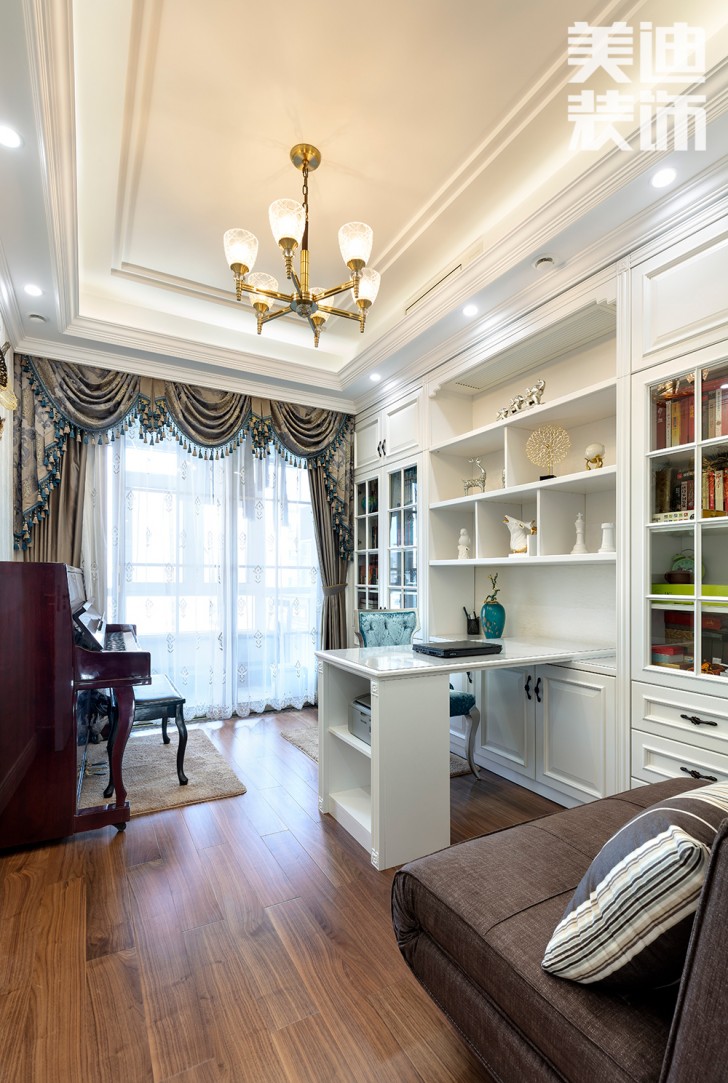 雙灣國際215平米法式輕奢風(fēng)裝修案例實(shí)拍圖-書房