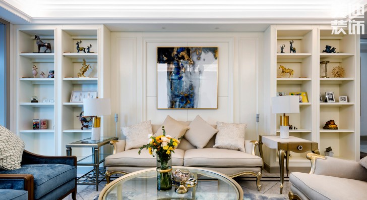 中隆國際御璽220平米美式輕奢風(fēng)裝修案例實(shí)拍圖-沙發(fā)背景墻