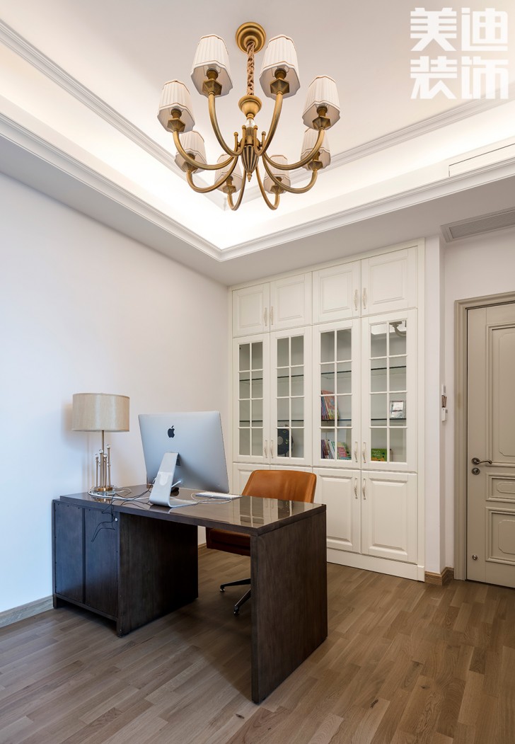 中隆國際御璽220平米美式輕奢風(fēng)裝修案例實(shí)拍圖-書房