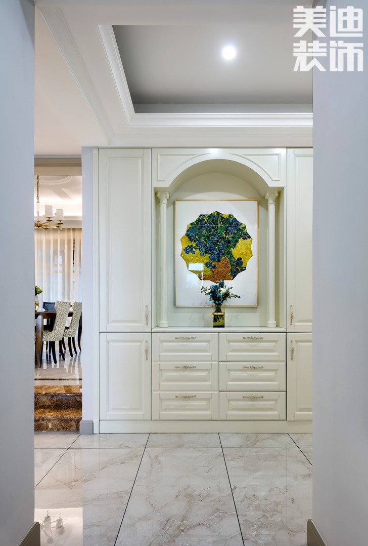 中隆國際御璽220平米美式輕奢風(fēng)裝修案例實(shí)拍圖-玄關(guān)