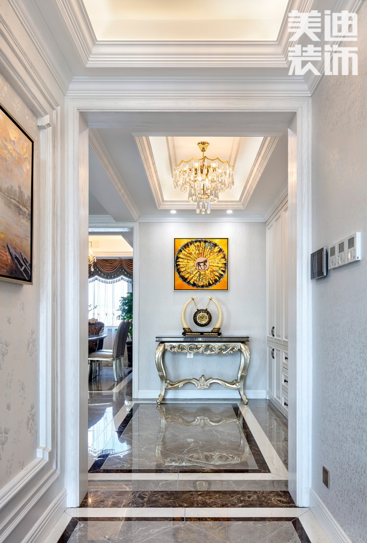 雙灣國際215平米法式輕奢風(fēng)裝修案例實(shí)拍圖-玄關(guān)