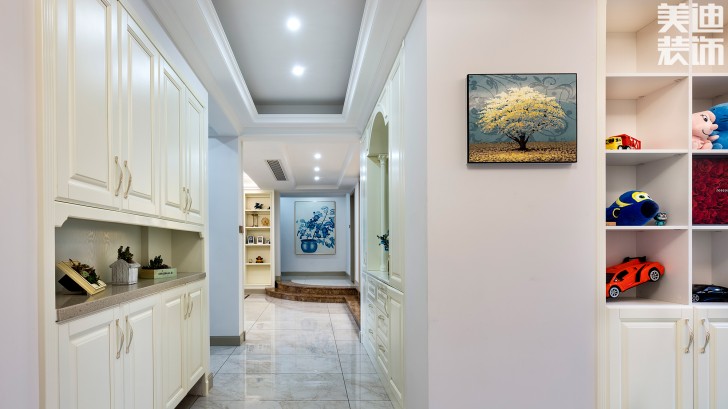 中隆國際御璽220平米美式輕奢風(fēng)裝修案例實(shí)拍圖-玄關(guān)