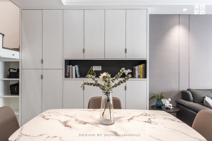 保利西海岸130㎡現(xiàn)代風(fēng)格案例實(shí)拍圖